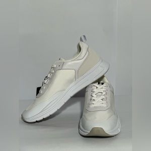 NWT New Tommy Hilfiger STREAMLINED Sneakers!!!